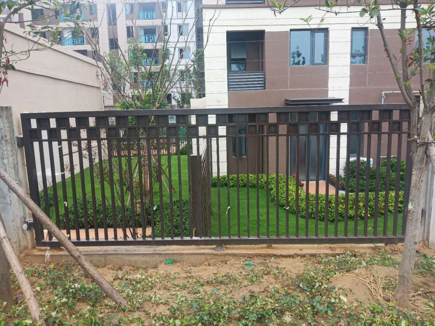 内蒙古自治区，锡林浩特市，尊岳城售楼部